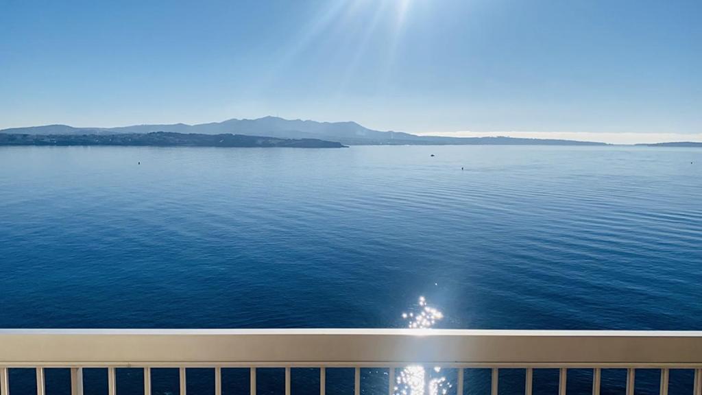 Magnifique duplex vue mer inoubliable Sanary Sur Mer Extérieur photo